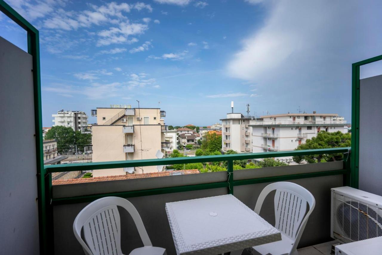 Hotel Mamy Rimini Esterno foto