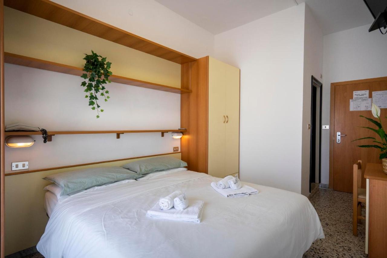 Hotel Mamy Rimini Esterno foto