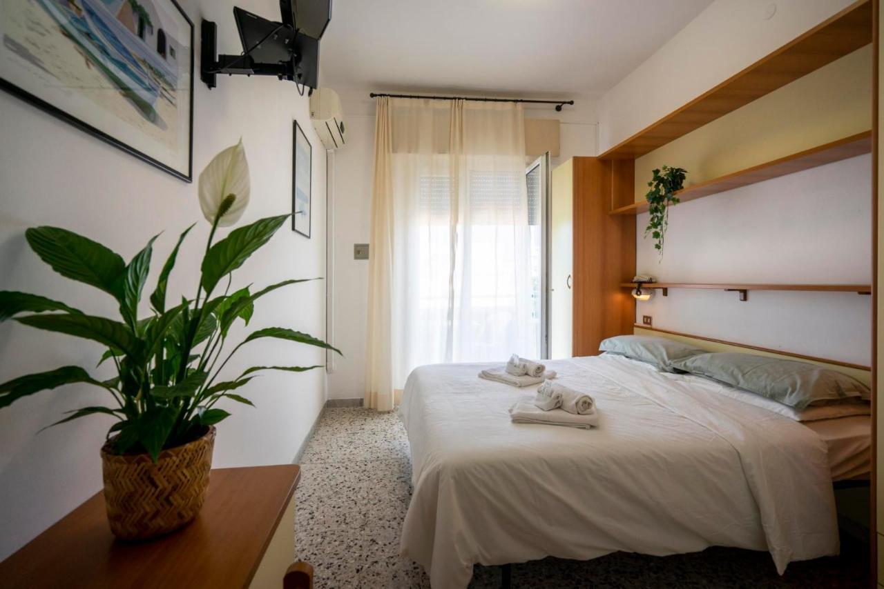 Hotel Mamy Rimini Esterno foto