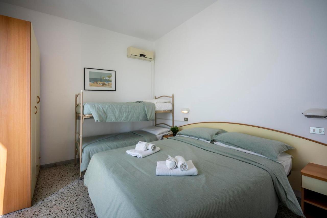 Hotel Mamy Rimini Esterno foto