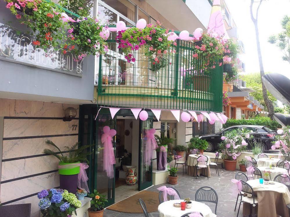 Hotel Mamy Rimini Esterno foto
